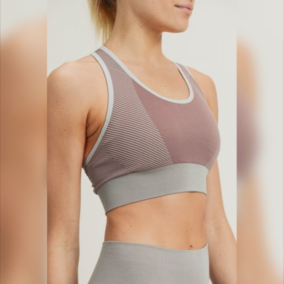 Chevron Track Seamless Hybrid Racerback Sports Bra - Picture 4 of 7